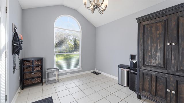 13 Westwood Drive, Huntsville, TX 77320