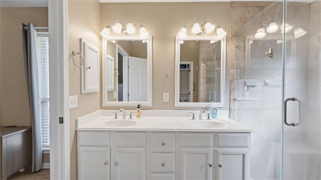 13 Westwood Drive, Huntsville, TX 77320