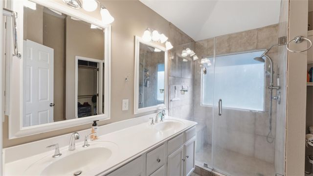 13 Westwood Drive, Huntsville, TX 77320