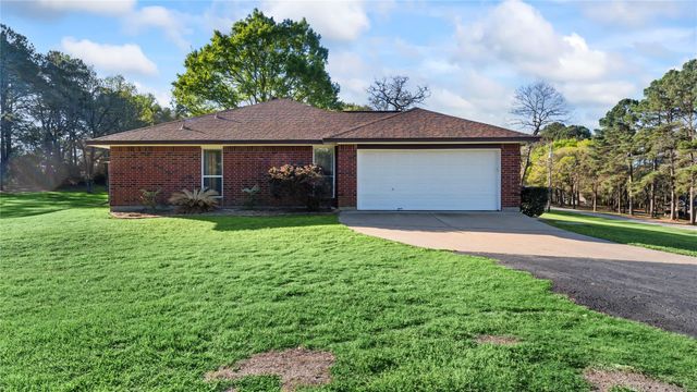 13 Westwood Drive, Huntsville, TX 77320