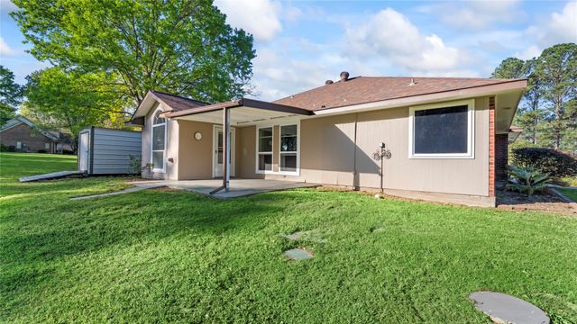 13 Westwood Drive, Huntsville, TX 77320