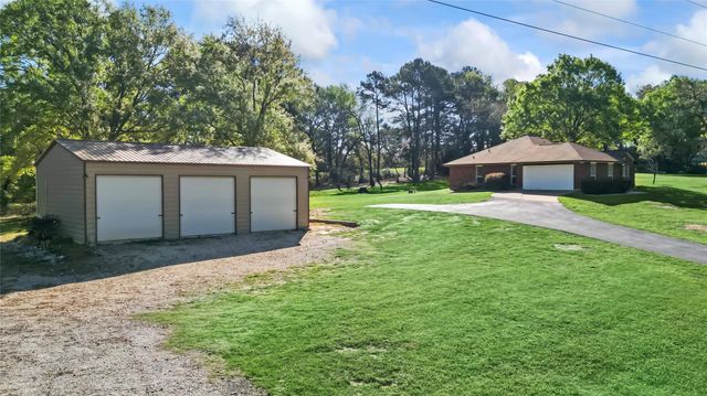 13 Westwood Drive, Huntsville, TX 77320