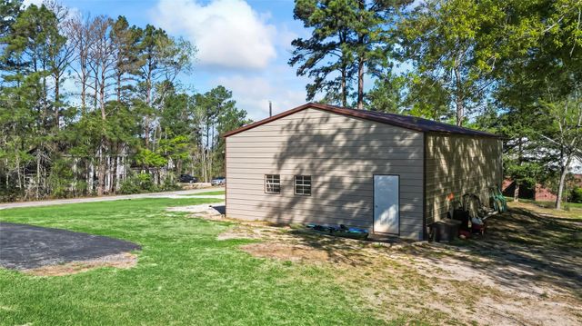 13 Westwood Drive, Huntsville, TX 77320