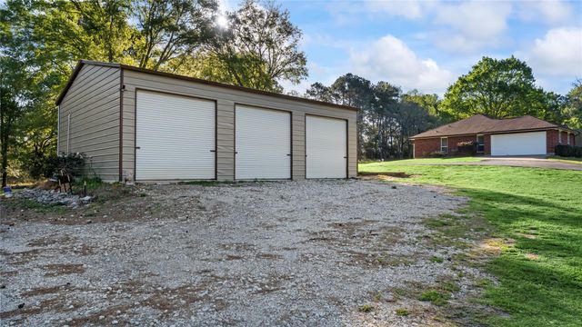 13 Westwood Drive, Huntsville, TX 77320