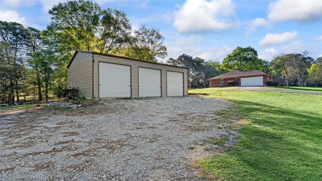 13 Westwood Drive, Huntsville, TX 77320