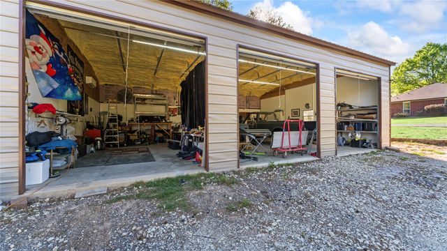 13 Westwood Drive, Huntsville, TX 77320