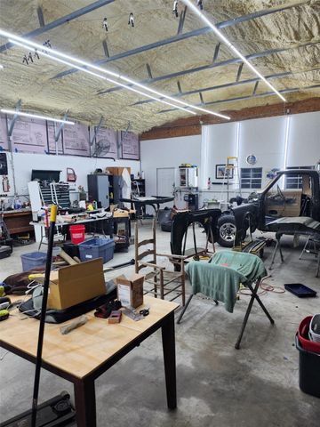 13 Westwood Drive, Huntsville, TX 77320