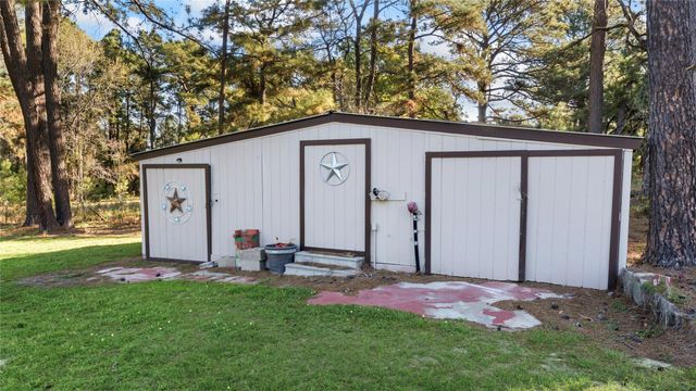 13 Westwood Drive, Huntsville, TX 77320