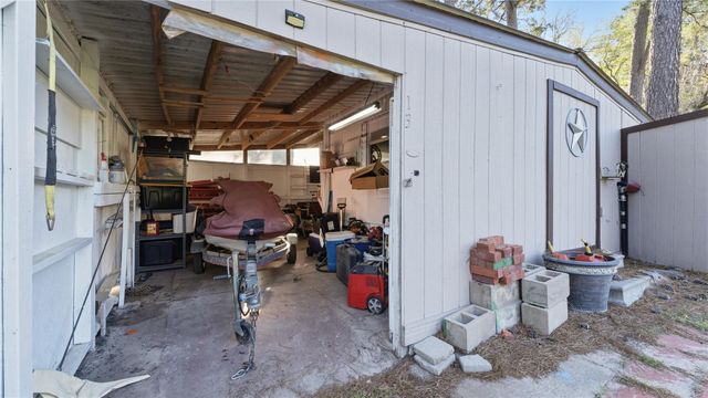 13 Westwood Drive, Huntsville, TX 77320