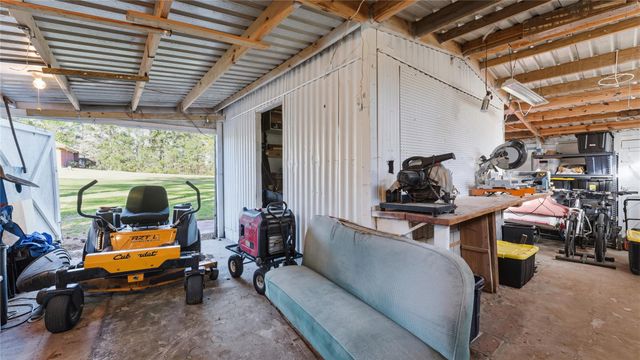 13 Westwood Drive, Huntsville, TX 77320