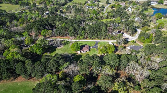 13 Westwood Drive, Huntsville, TX 77320