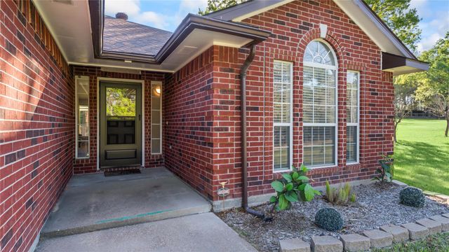 13 Westwood Drive, Huntsville, TX 77320