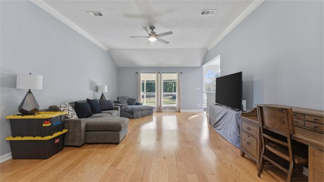 13 Westwood Drive, Huntsville, TX 77320