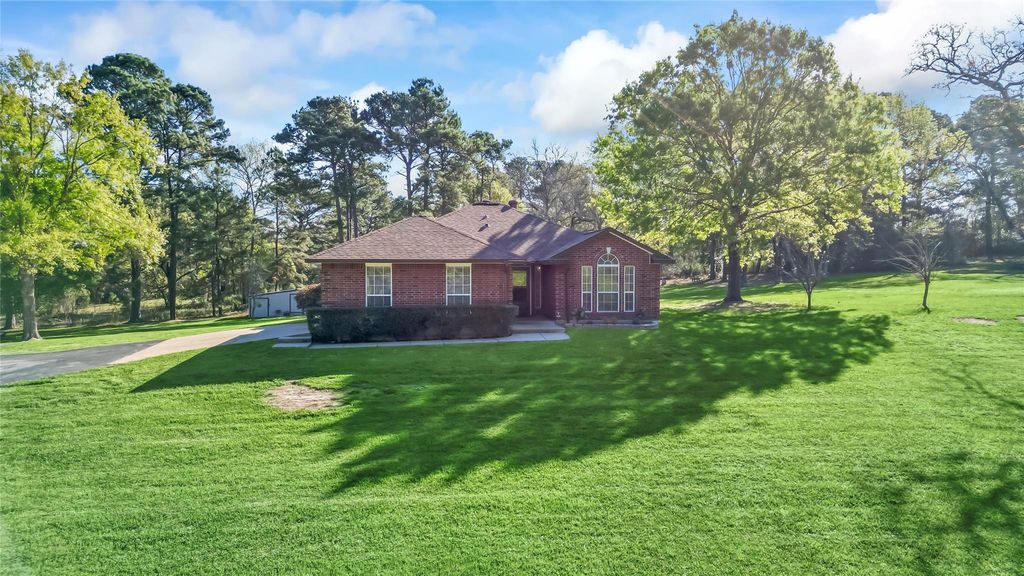 13 Westwood Drive, Huntsville, TX 77320