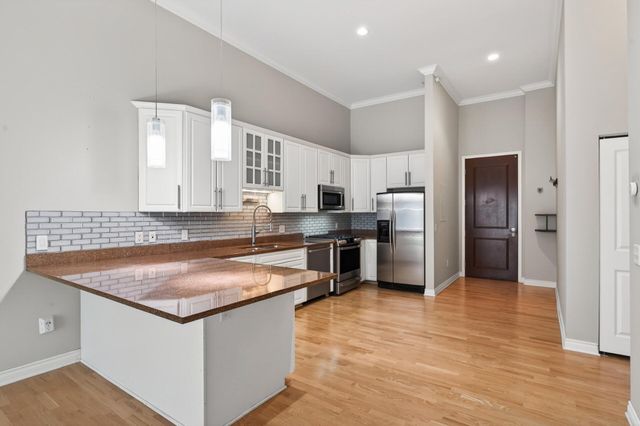 301 Clifton Avenue 1A, Minneapolis, MN 55403
