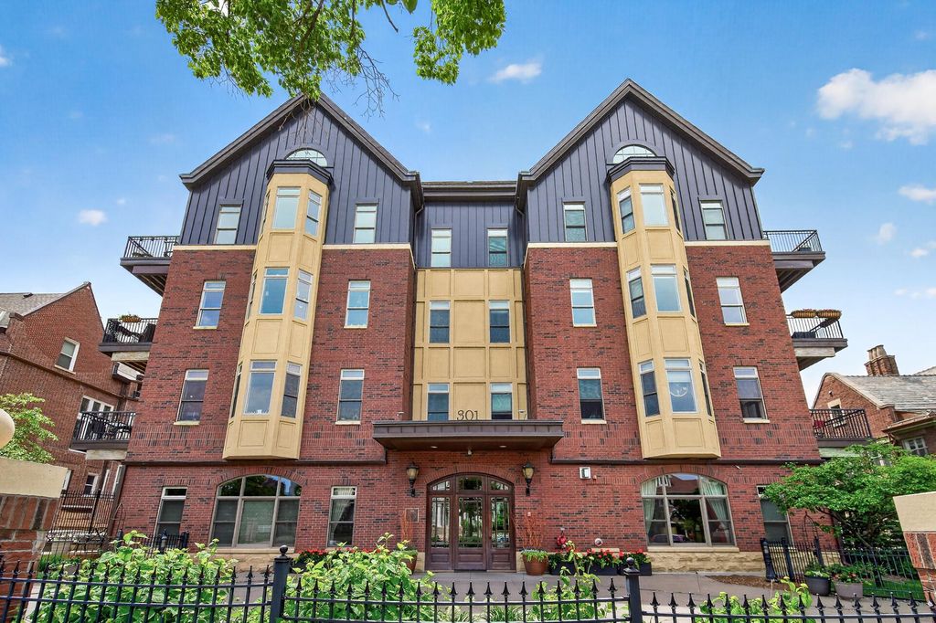 301 Clifton Avenue 1A, Minneapolis, MN 55403