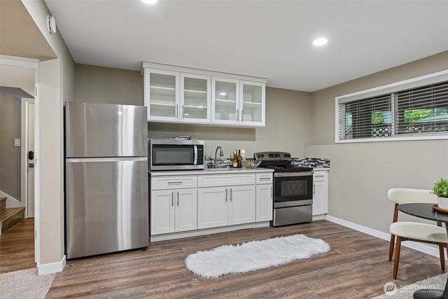 16217 SE 42nd Place, Bellevue, WA 98006