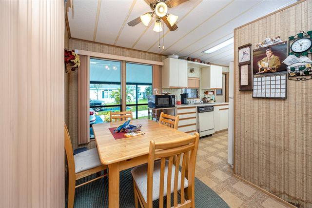 6821 AMERICANA DRIVE NE 106, St Petersburg, FL 33702