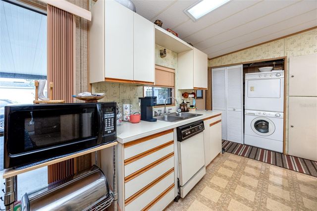 6821 AMERICANA DRIVE NE 106, St Petersburg, FL 33702