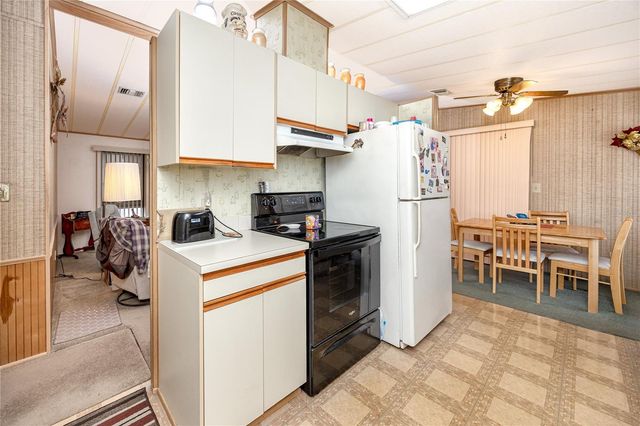 6821 AMERICANA DRIVE NE 106, St Petersburg, FL 33702