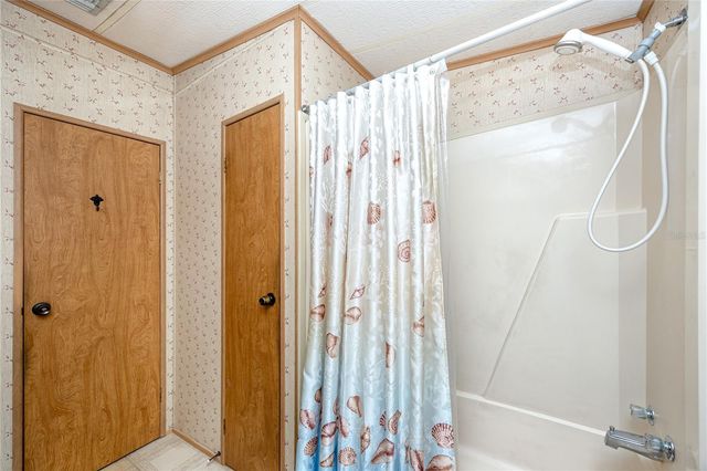 6821 AMERICANA DRIVE NE 106, St Petersburg, FL 33702