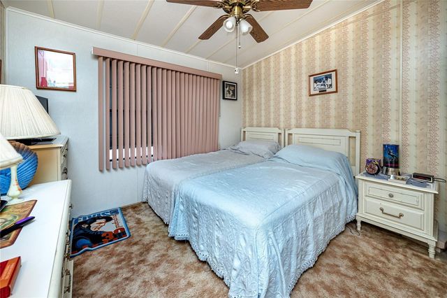 6821 AMERICANA DRIVE NE 106, St Petersburg, FL 33702