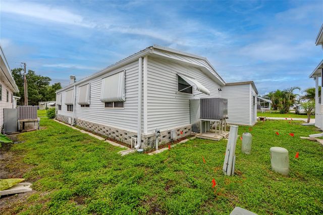 6821 AMERICANA DRIVE NE 106, St Petersburg, FL 33702