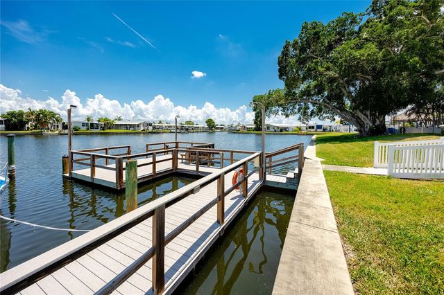 6821 AMERICANA DRIVE NE 106, St Petersburg, FL 33702