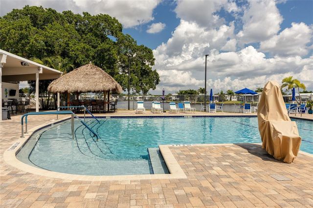 6821 AMERICANA DRIVE NE 106, St Petersburg, FL 33702