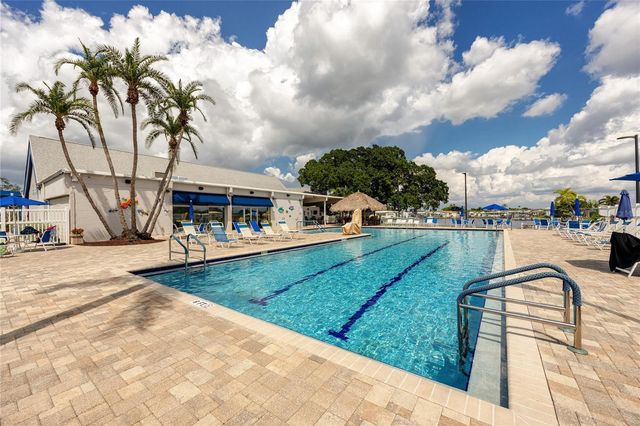 6821 AMERICANA DRIVE NE 106, St Petersburg, FL 33702