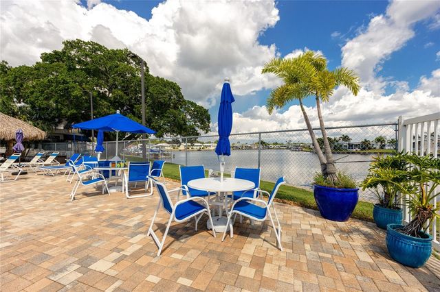6821 AMERICANA DRIVE NE 106, St Petersburg, FL 33702
