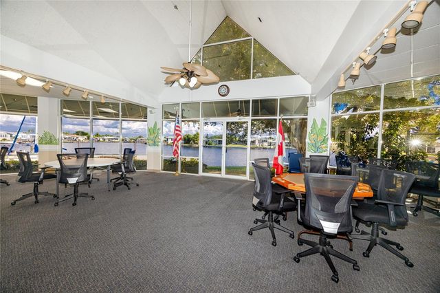 6821 AMERICANA DRIVE NE 106, St Petersburg, FL 33702