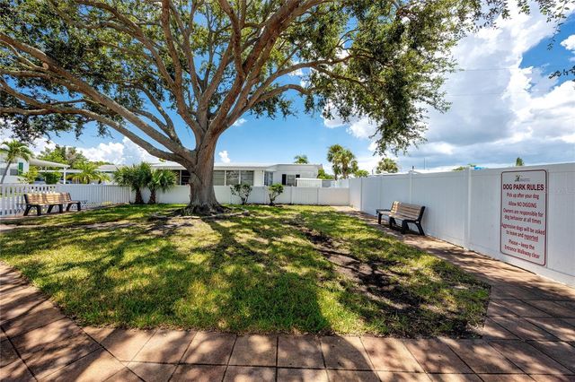6821 AMERICANA DRIVE NE 106, St Petersburg, FL 33702