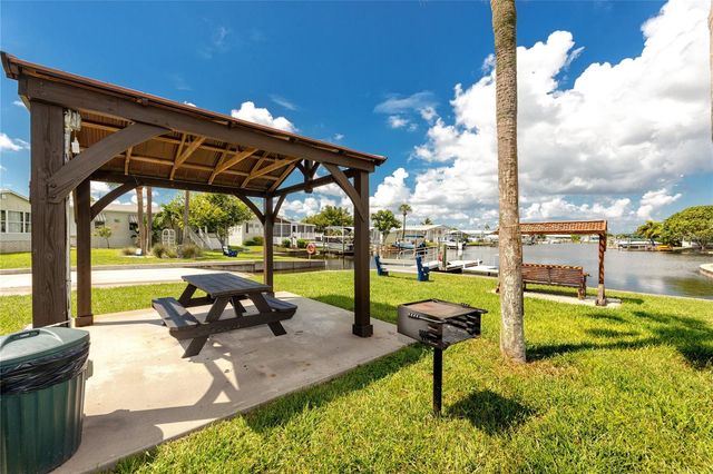 6821 AMERICANA DRIVE NE 106, St Petersburg, FL 33702