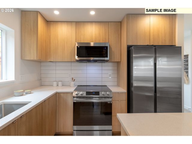 2534 Sw CUSTER St, Portland, OR 97219