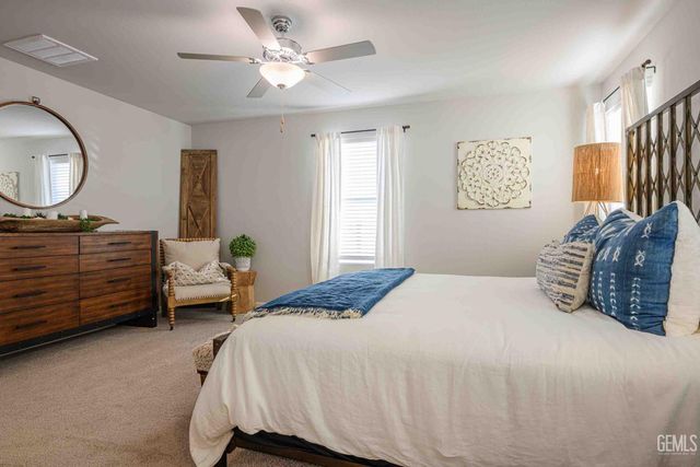 8918 Miranda Garden Street 122 E, Bakersfield, CA 93311