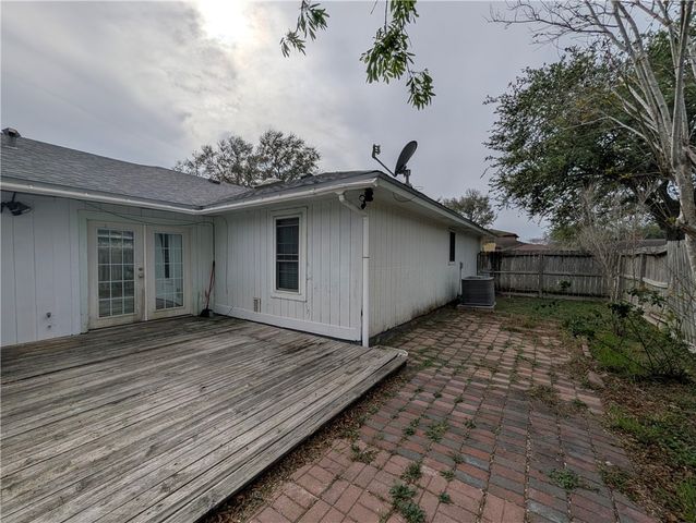 6142 Camway Dr, Corpus Christi, TX 78415