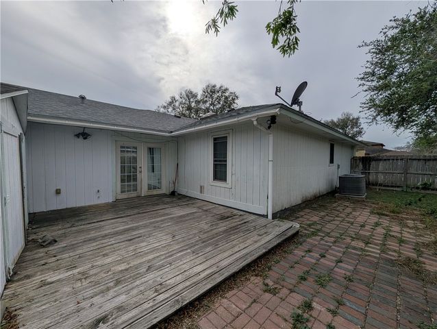 6142 Camway Dr, Corpus Christi, TX 78415