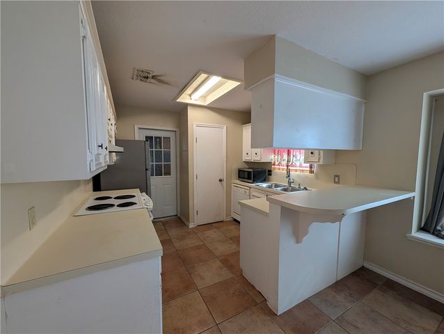 6142 Camway Dr, Corpus Christi, TX 78415