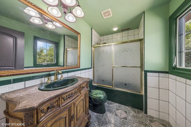 6001 Wolf Road, La Grange Highlands, IL 60525