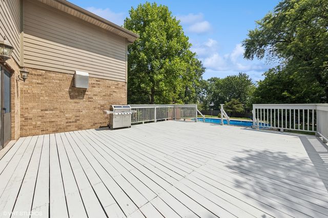 6001 Wolf Road, La Grange Highlands, IL 60525