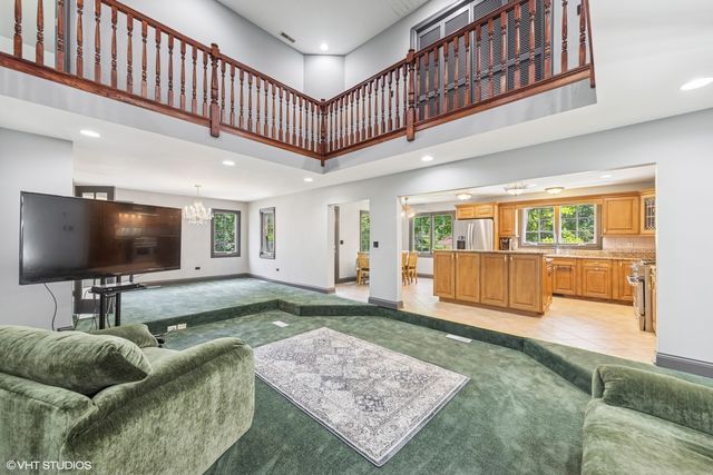 6001 Wolf Road, La Grange Highlands, IL 60525