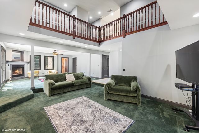 6001 Wolf Road, La Grange Highlands, IL 60525