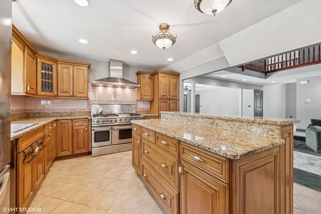 6001 Wolf Road, La Grange Highlands, IL 60525