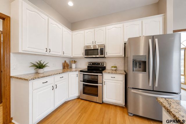 9504 S 179Th Street, Omaha, NE 68136
