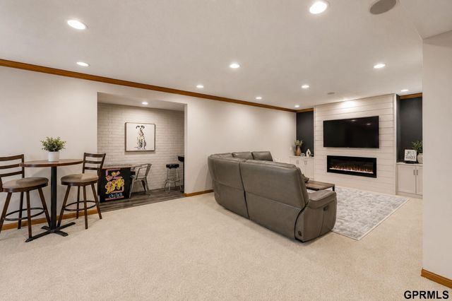 9504 S 179Th Street, Omaha, NE 68136