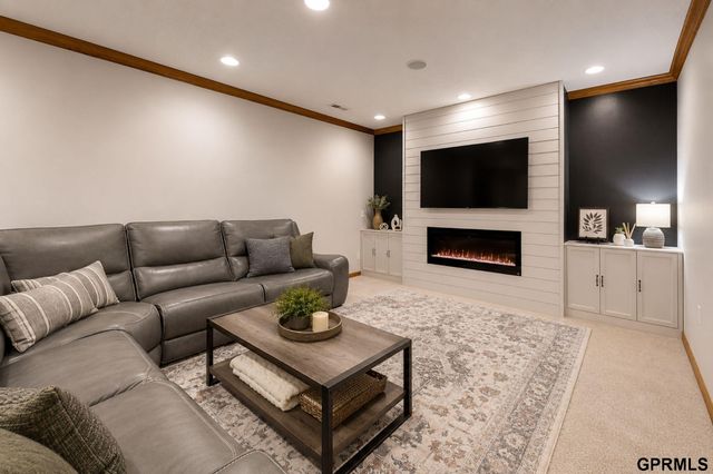 9504 S 179Th Street, Omaha, NE 68136