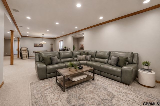 9504 S 179Th Street, Omaha, NE 68136
