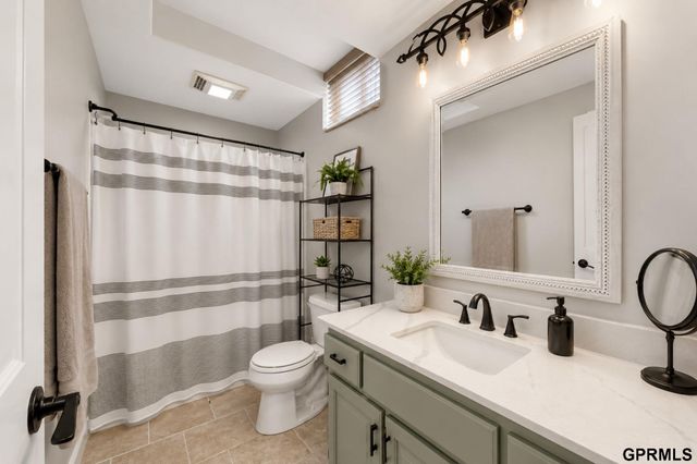 9504 S 179Th Street, Omaha, NE 68136