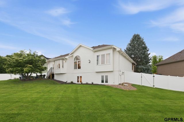 9504 S 179Th Street, Omaha, NE 68136